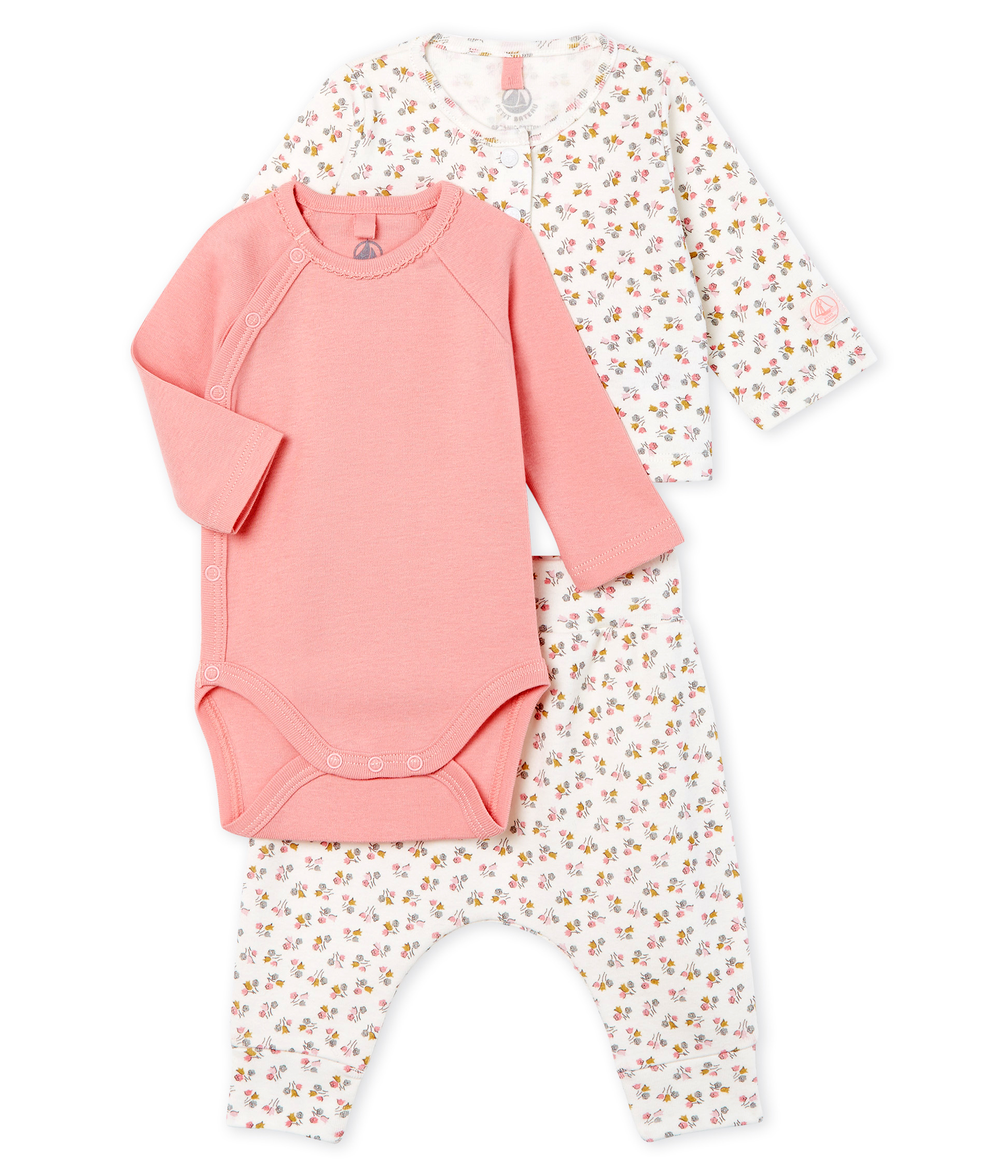 Conjunto de tres piezas para bebé niña de punto